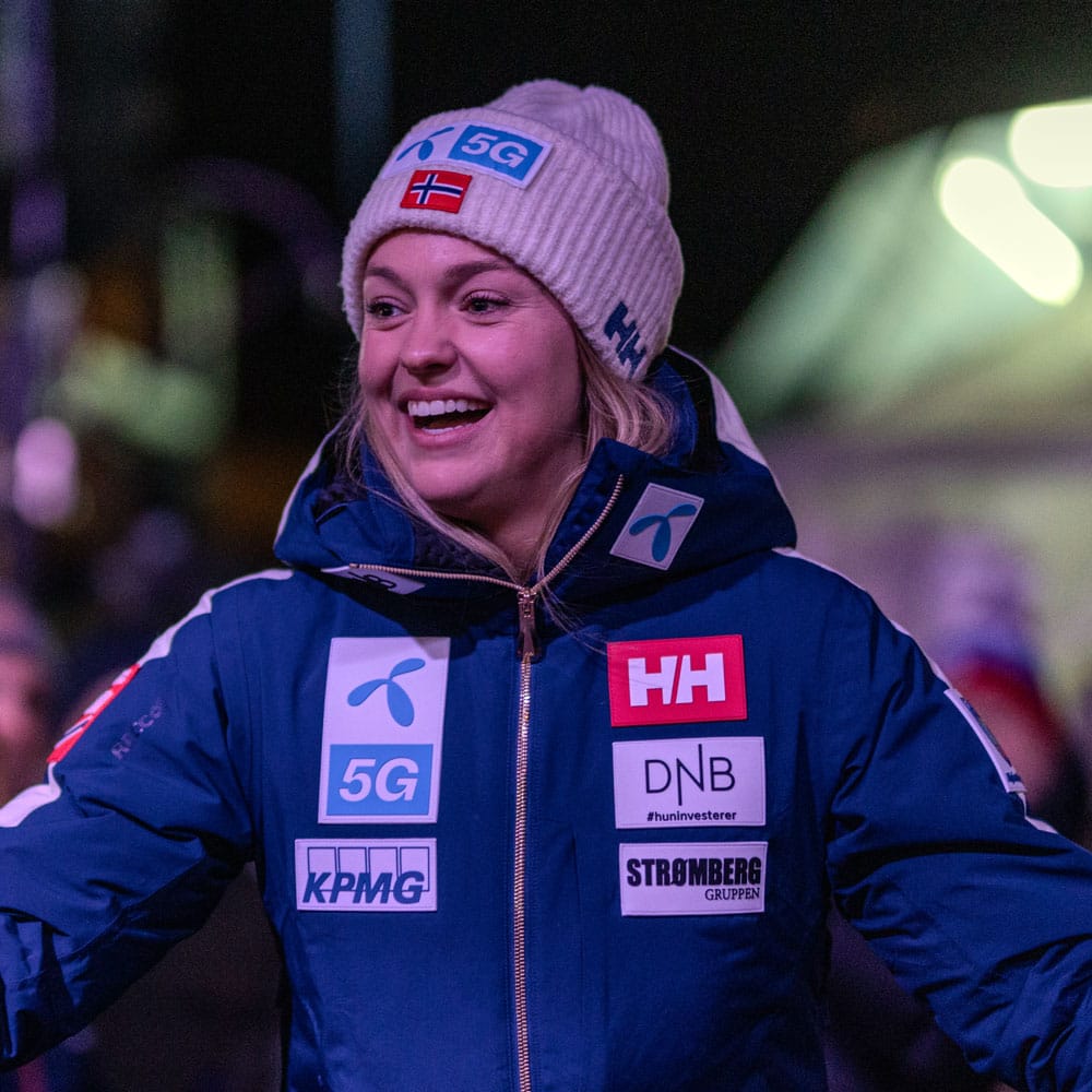 Thea Louise STJERNESUND